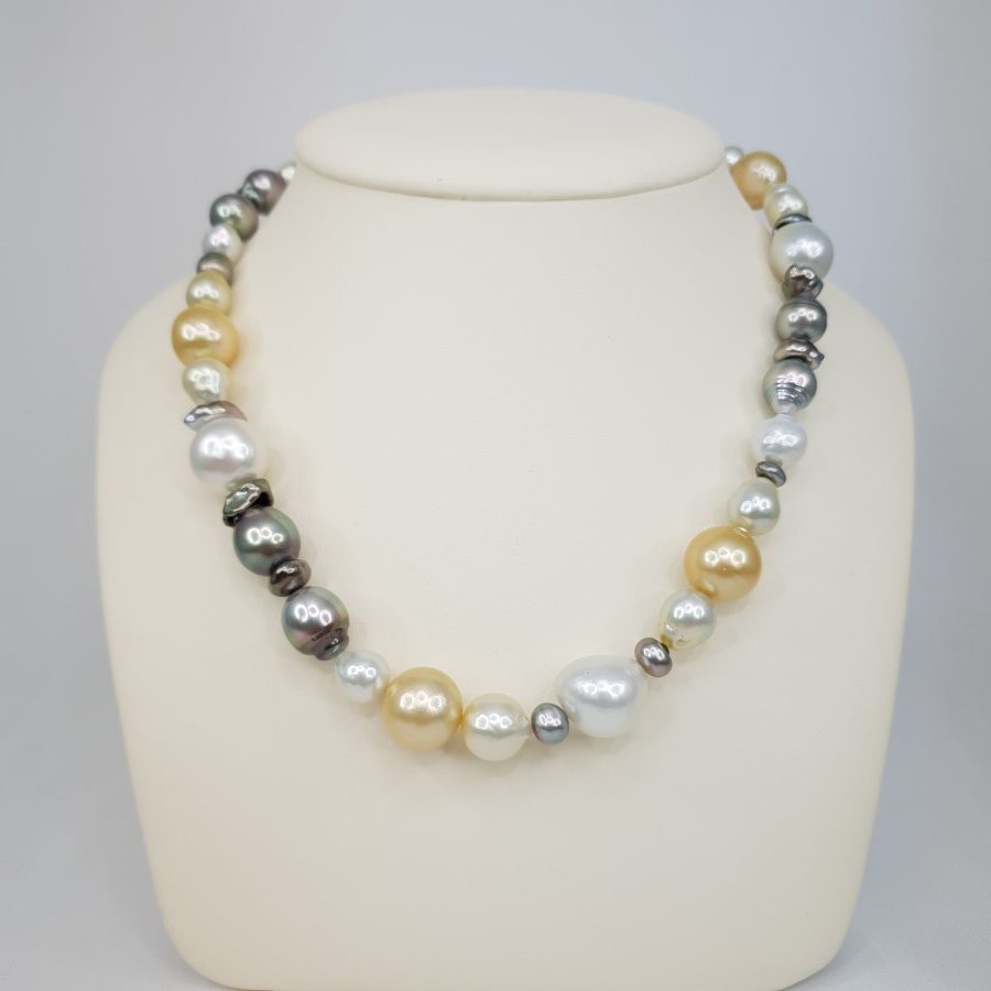 brilliant Tahitian keshi pearls on lucky red knots and 18K yellow gold clasp